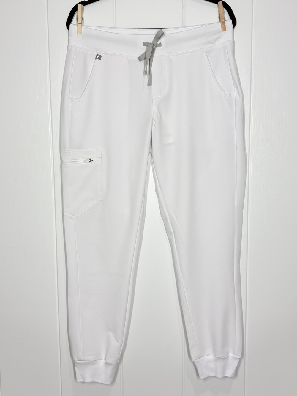 FIGS Zamora 2.0 Jogger Scrub Pants Size Medium White Flat Waistband Pockets